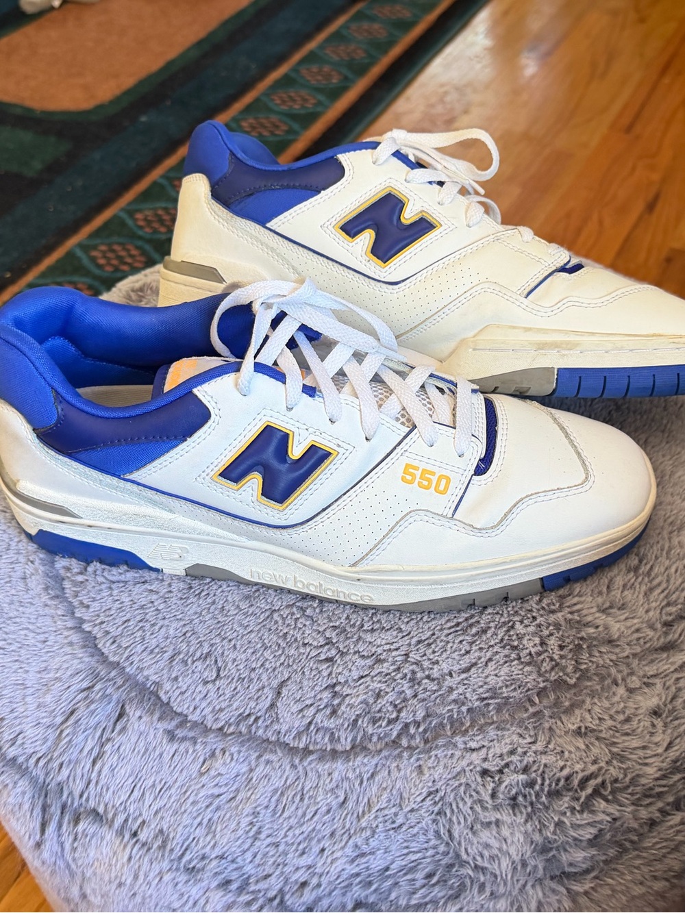 New Balance 550 Men’s White and Blue Low-Top Lakers sneakers